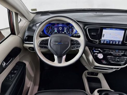 Used 2019 Chrysler Pacifica Limited w/ Advanced Safetytec Group FWD image 23