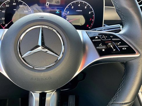 Used 2026 Mercedes-Benz GLC 300 4MATIC image 21