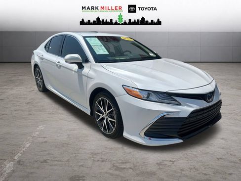 Certified 2022 Toyota Camry XLE FWD image 8