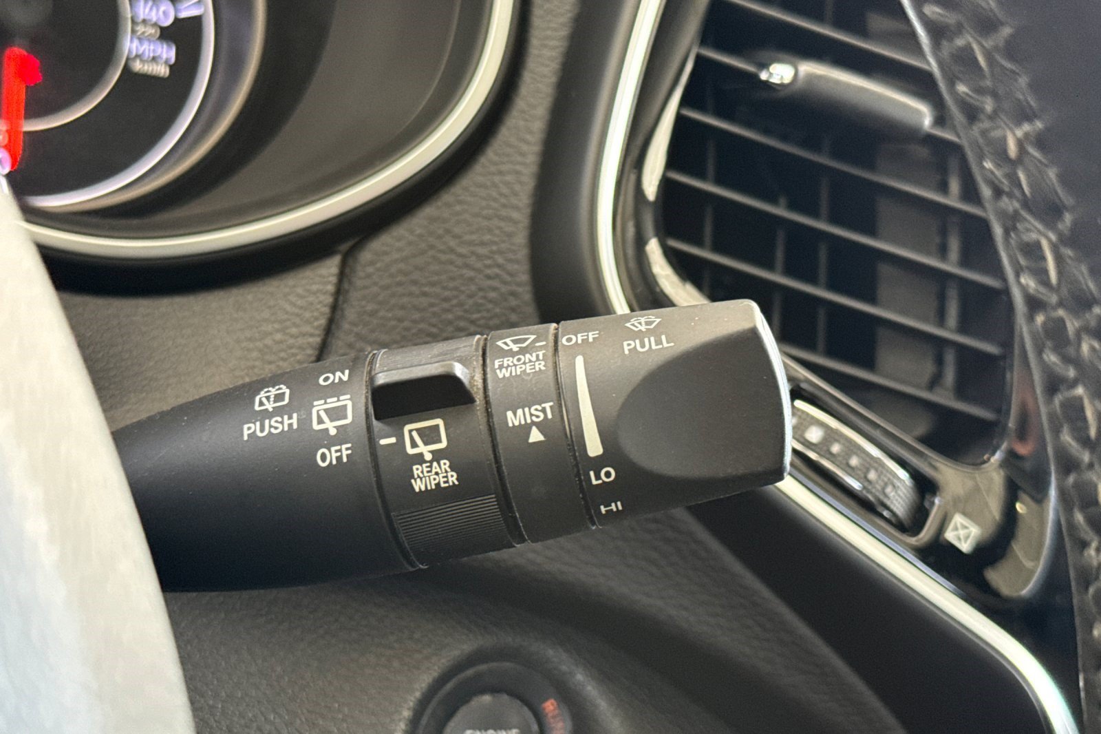 Used 2019 Jeep Cherokee Limited FWD image 34