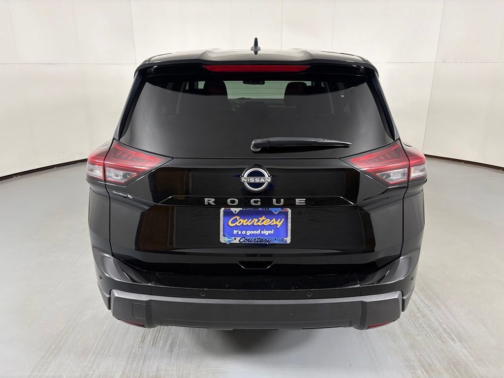 Used 2024 Nissan Rogue S FWD image 7