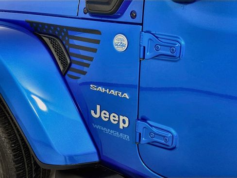 Used 2022 Jeep Wrangler Unlimited Sahara AWD/4WD image 9