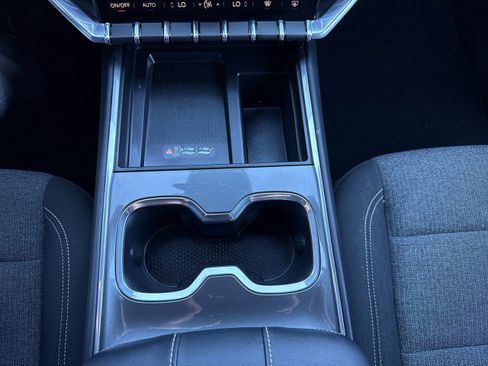 Used 2025 GMC Acadia Elevation image 25