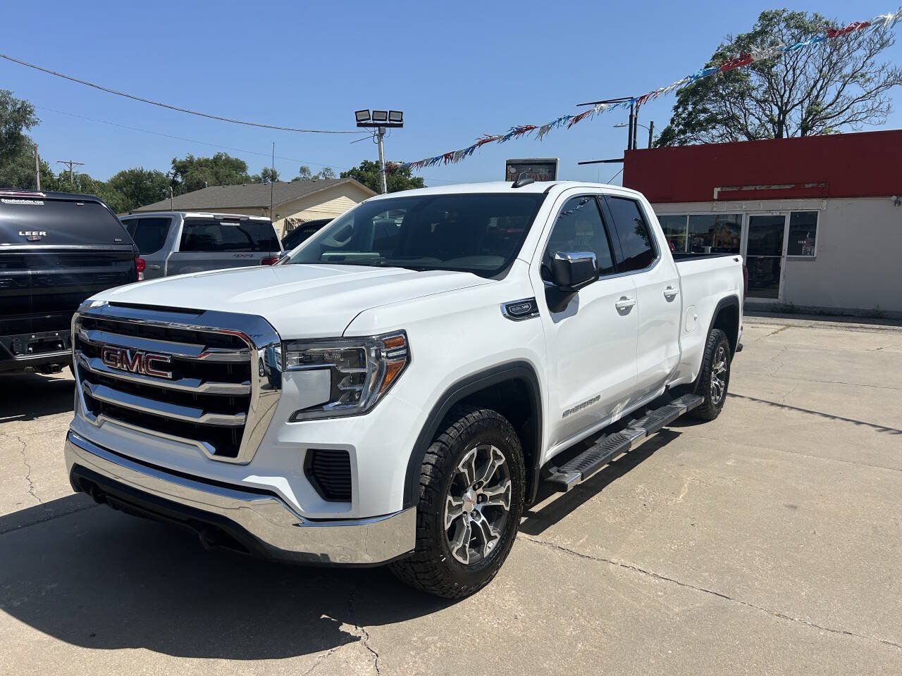 Used 2020 GMC Sierra 1500 SLE w/ SLE Value Package AWD/4WD image 2