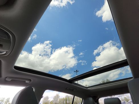 Used 2022 Kia Sportage EX image 2