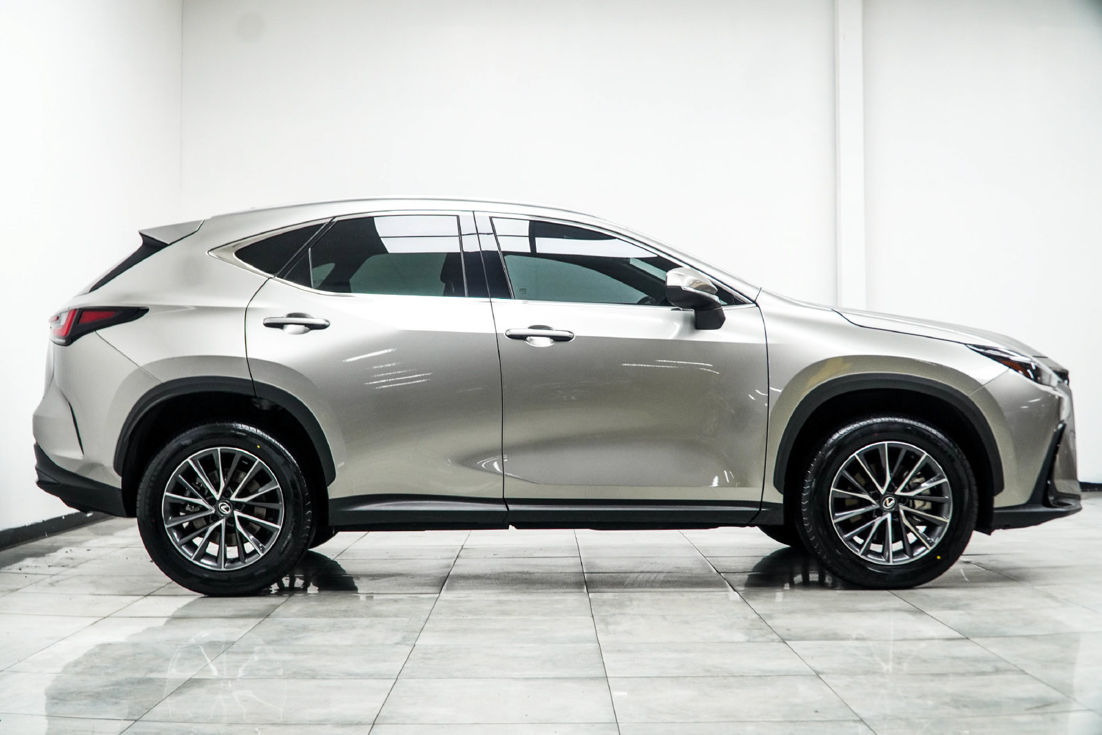 Used 2025 Lexus NX 250 FWD w/ Towing Package (2000 Lbs) image 8