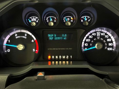 Used 2011 Ford F550 4x4 Crew Cab Super Duty w/ Payload Upgrade Pkg image 31