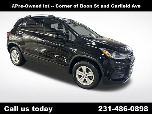 Used 2020 Chevrolet Trax LT w/ LT Convenience Package image 7