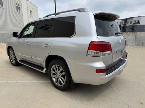 Used 2013 Lexus LX 570 4WD w/ Luxury Pkg image 5
