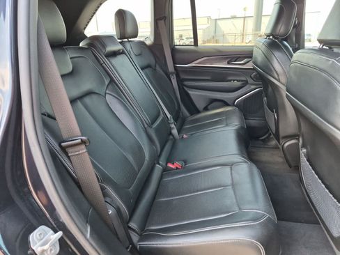 Used 2023 Jeep Grand Cherokee Overland AWD/4WD image 27