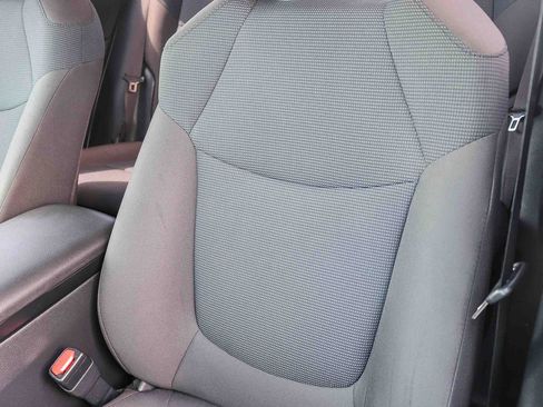 Certified 2020 Toyota RAV4 LE w/ Carpet Mat Package AWD/4WD image 31
