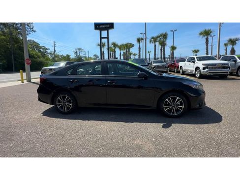 Used 2023 Kia Forte LXS FWD image 9