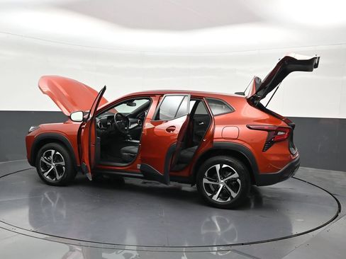 Used 2024 Chevrolet Trax RS FWD image 29