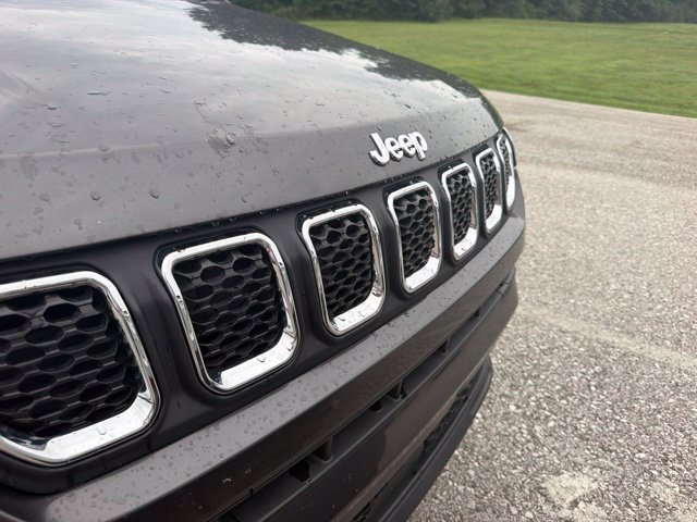 Used 2024 Jeep Compass Latitude AWD/4WD image 9