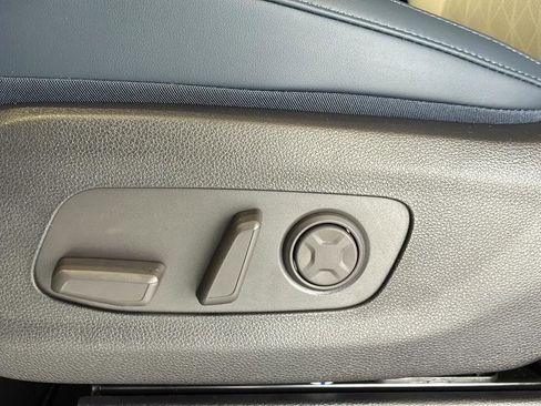 New 2026 Kia Carnival EX FWD image 23