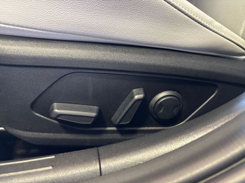 Used 2025 Hyundai Elantra Limited image 25