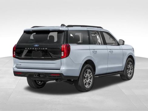 Used 2025 Ford Expedition Active RWD image 2