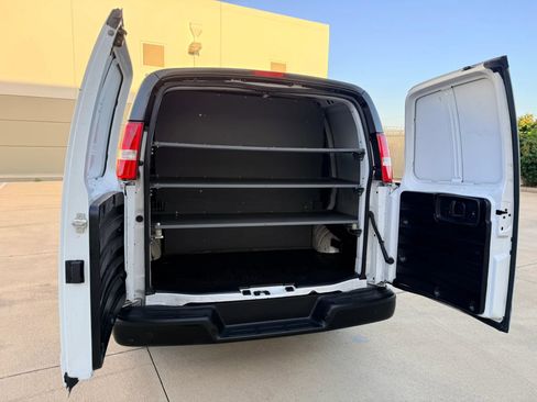 Used 2021 Chevrolet Express 2500 RWD image 12
