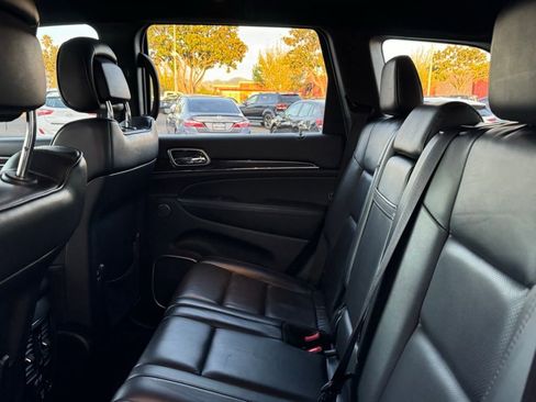 Used 2018 Jeep Grand Cherokee Overland AWD/4WD image 18