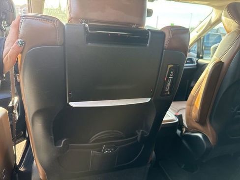 Used 2017 Chrysler Pacifica Limited w/ UConnect Theater Package image 31