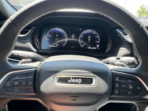 New 2026 Jeep Grand Cherokee L Limited w/ Limited Altitude Package AWD/4WD image 21