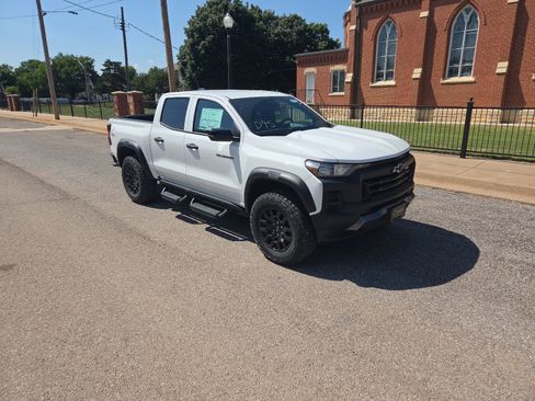 New 2026 Chevrolet Colorado Trail Boss AWD/4WD image 2
