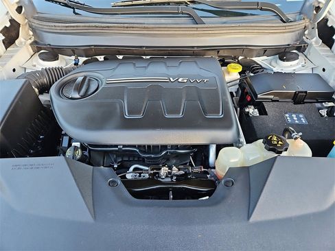 Used 2019 Jeep Cherokee Limited image 36