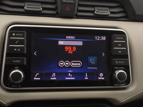 Used 2021 Nissan Versa SV FWD image 25