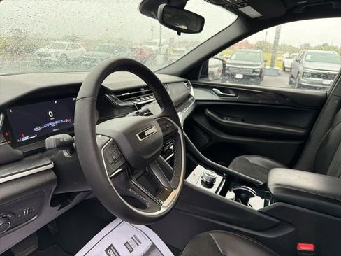 Used 2023 Jeep Grand Cherokee L Laredo RWD image 6