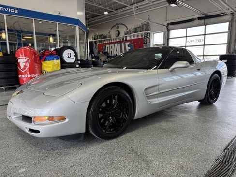 Used 2002 Chevrolet Corvette Coupe w/ Preferred Equipment Group2 image 4