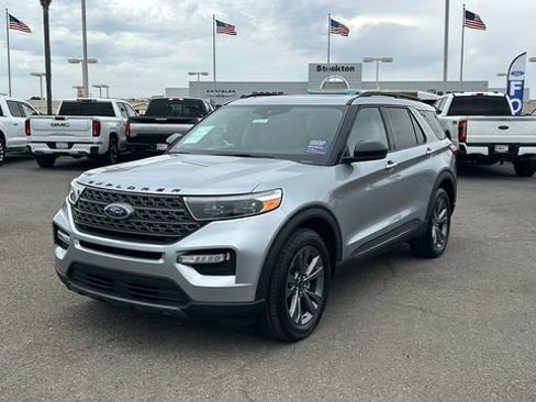 Certified 2022 Ford Explorer XLT w/ Equipment Group 202A image 8