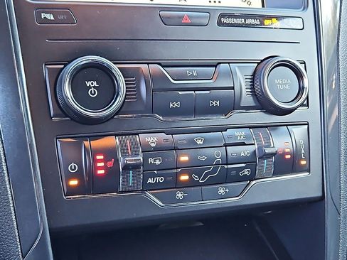 Used 2019 Ford Explorer XLT w/ Equipment Group 202A image 18