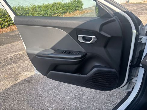 Used 2025 Kia K4 LXS image 18