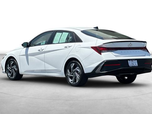 Certified 2025 Hyundai Elantra Sport FWD image 4