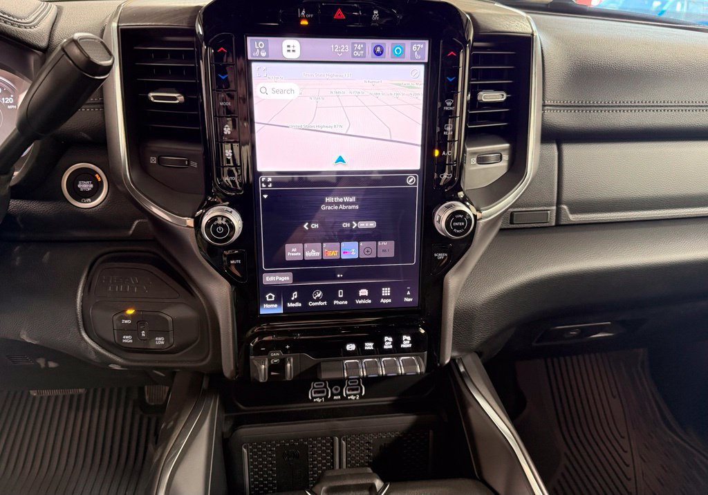 New 2026 RAM 2500 Laramie AWD/4WD image 16