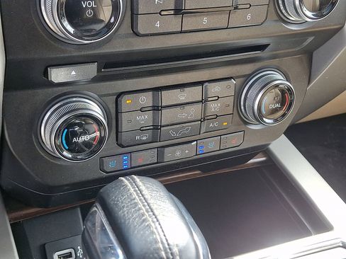 Used 2017 Ford F150 Lariat w/ Equipment Group 502A Luxury AWD/4WD image 15