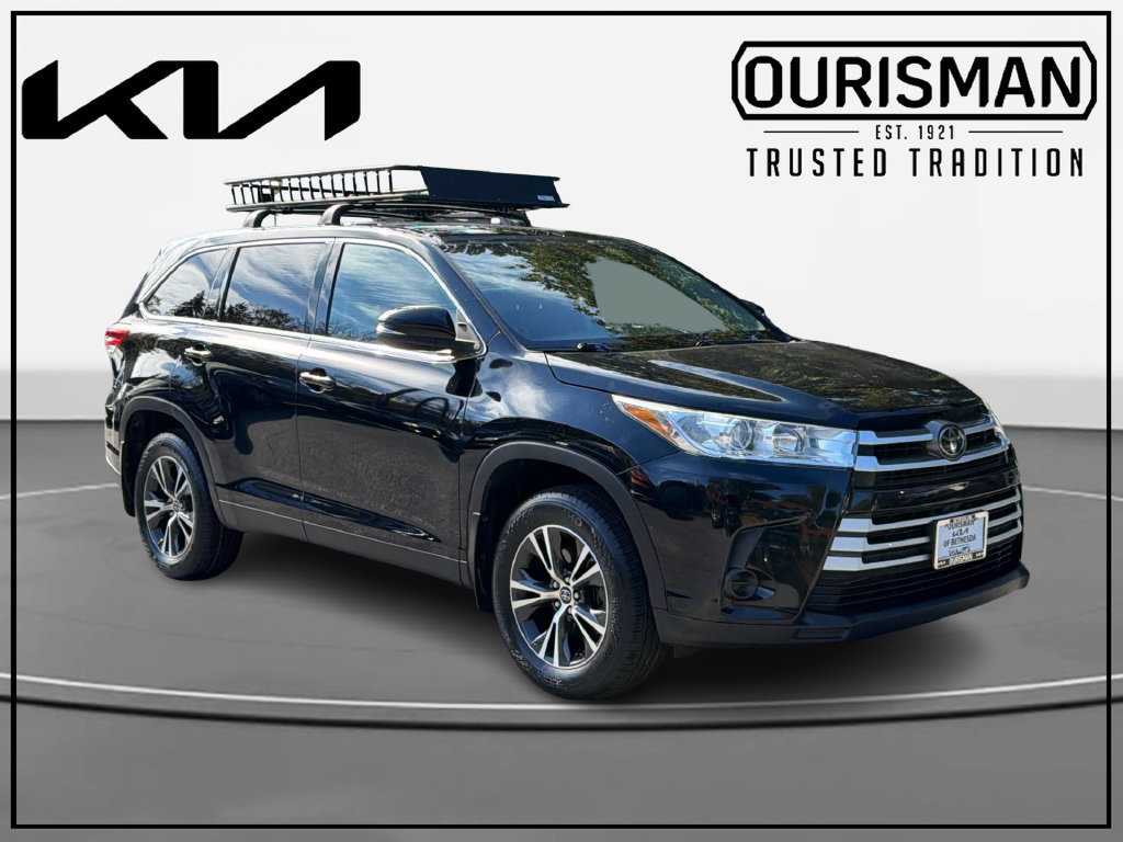 Used 2019 Toyota Highlander LE AWD/4WD image 1