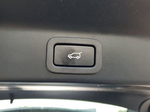 Used 2019 Jaguar F-PACE Premium image 10