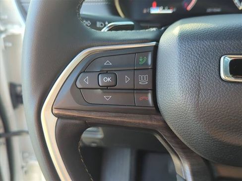 Used 2024 Jeep Grand Cherokee Limited AWD/4WD image 12