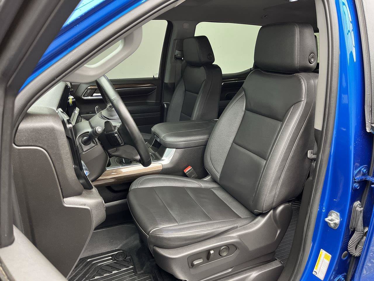 Used 2024 Chevrolet Silverado 1500 RST AWD/4WD image 9