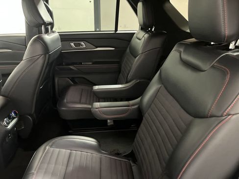 Used 2025 Ford Explorer ST-Line image 28