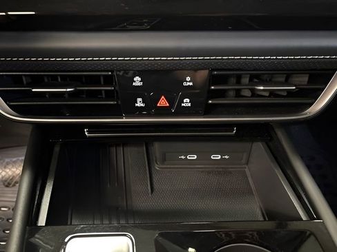 Used 2025 Volkswagen Atlas SE AWD/4WD image 27