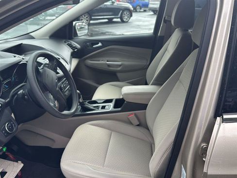 Used 2017 Ford Escape SE FWD image 3