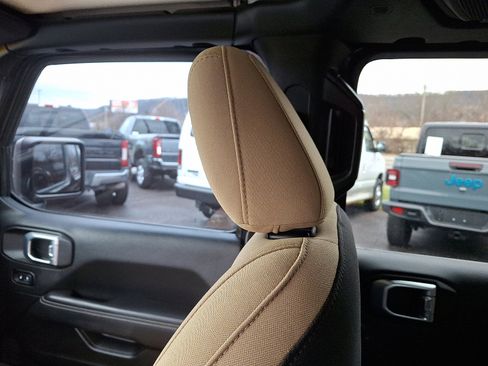 Used 2021 Jeep Wrangler Unlimited Sahara image 17