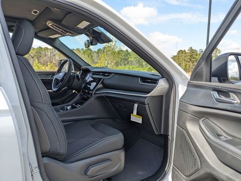 New 2026 Jeep Grand Cherokee L 2WD image 37