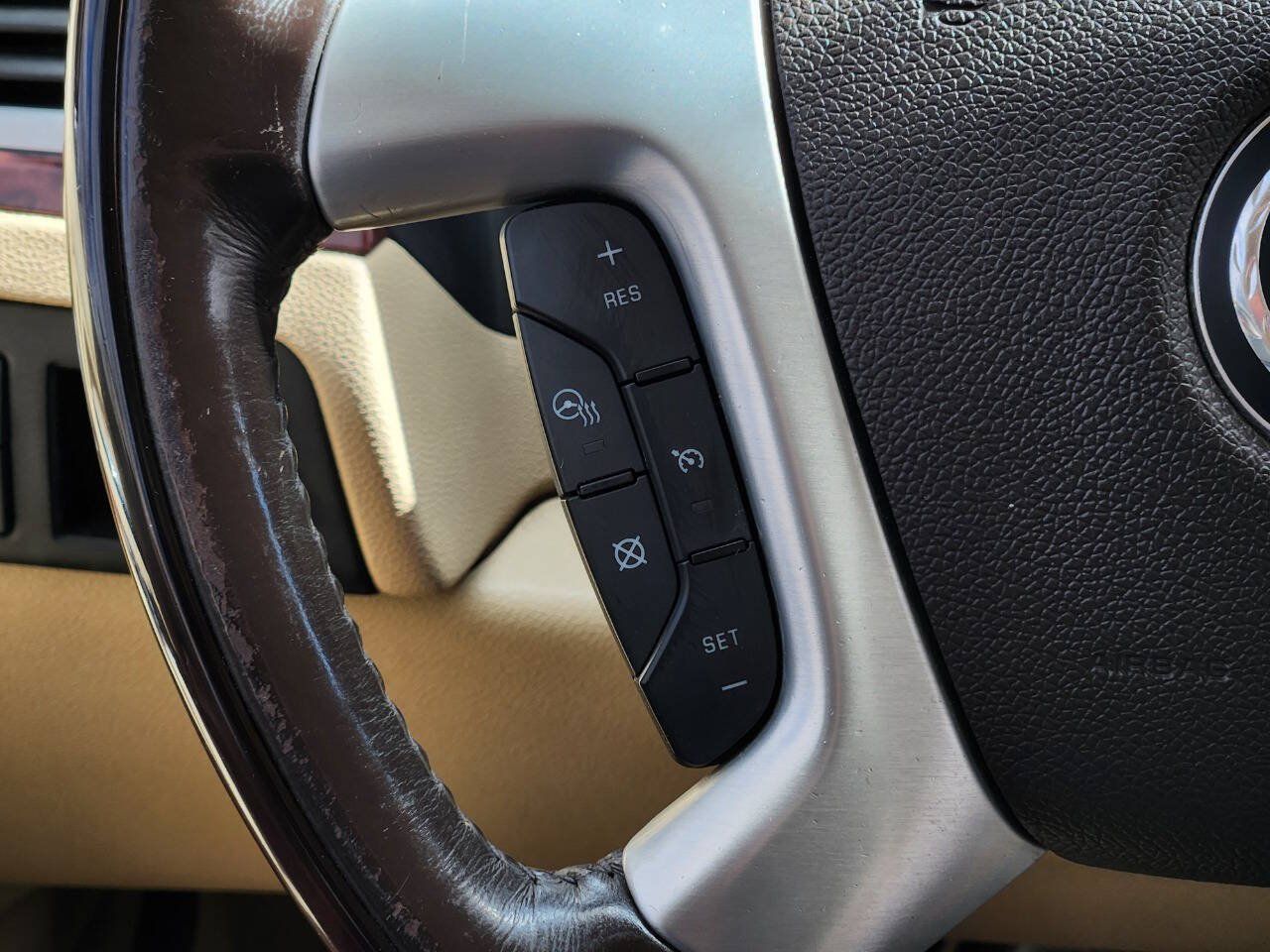 Used 2013 Cadillac Escalade Premium AWD/4WD image 26