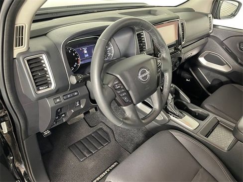 Used 2024 Nissan Frontier SV w/ Technology Package image 3