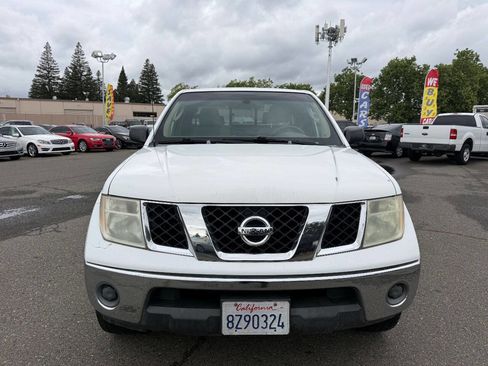 Used 2006 Nissan Frontier SE image 2