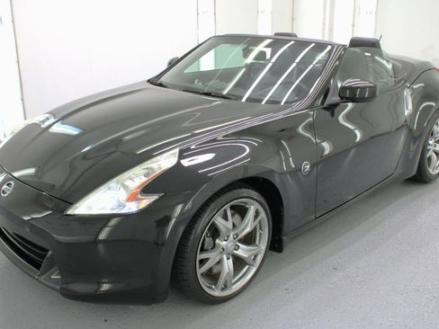 Used 2010 Nissan 370Z Touring w/ Sport Pkg RWD image 5