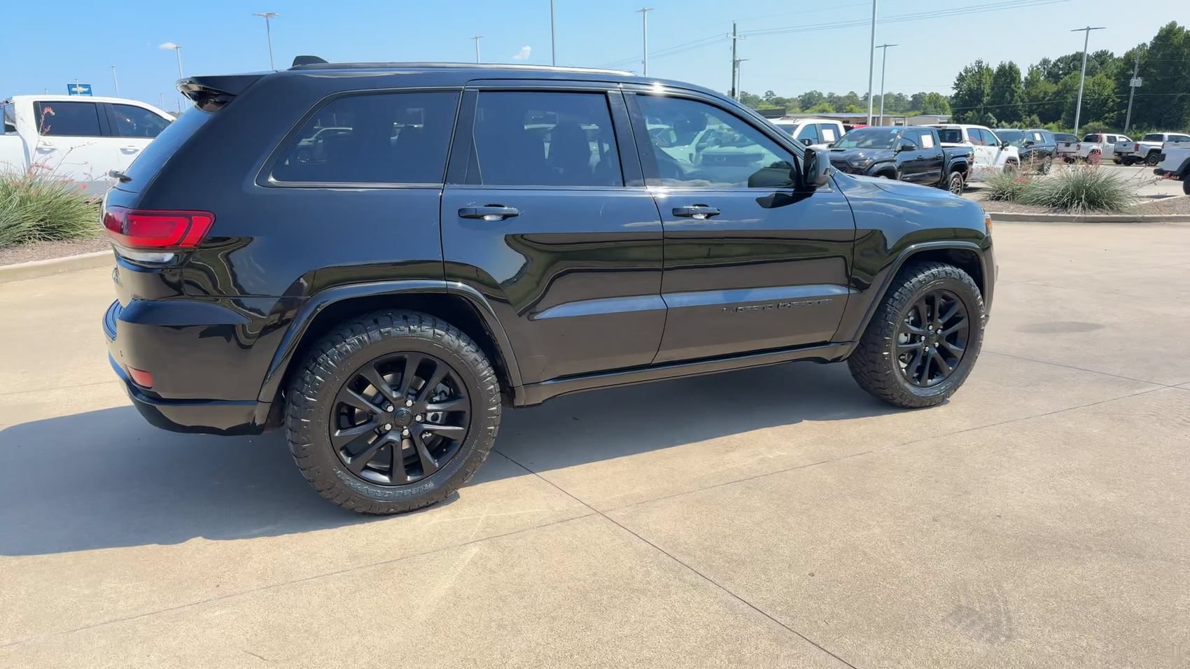 Used 2022 Jeep Grand Cherokee Laredo X RWD image 8